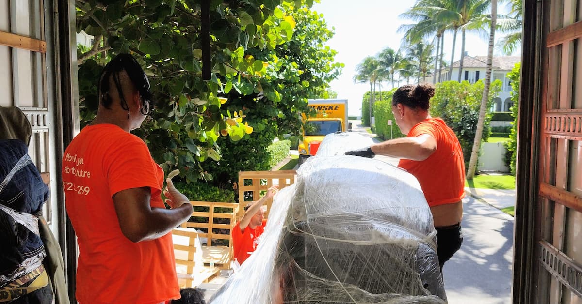 Flat Rate vs Hourly Movers in NYC